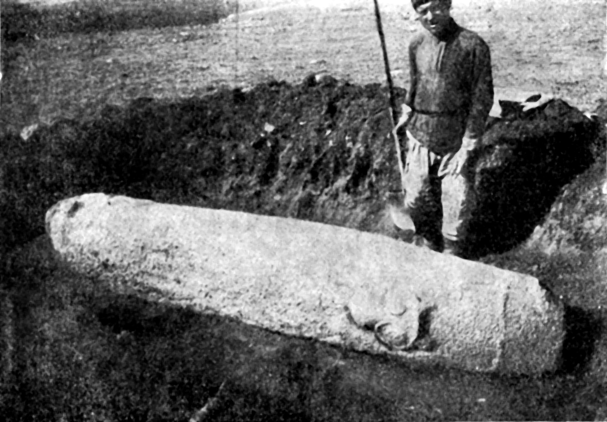 Die ersten entdeckten Vishapakar. Funde der Expedition von Nikoghayos Marr und Yakov Smirnov im Jahr 1909 (Geghama-Gebirge). Bild 1
