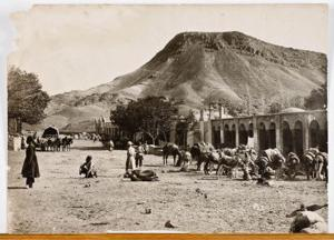 Karawanserei bei Teheran um 1890, fotografiert von Antoine-Khan Sevruguin